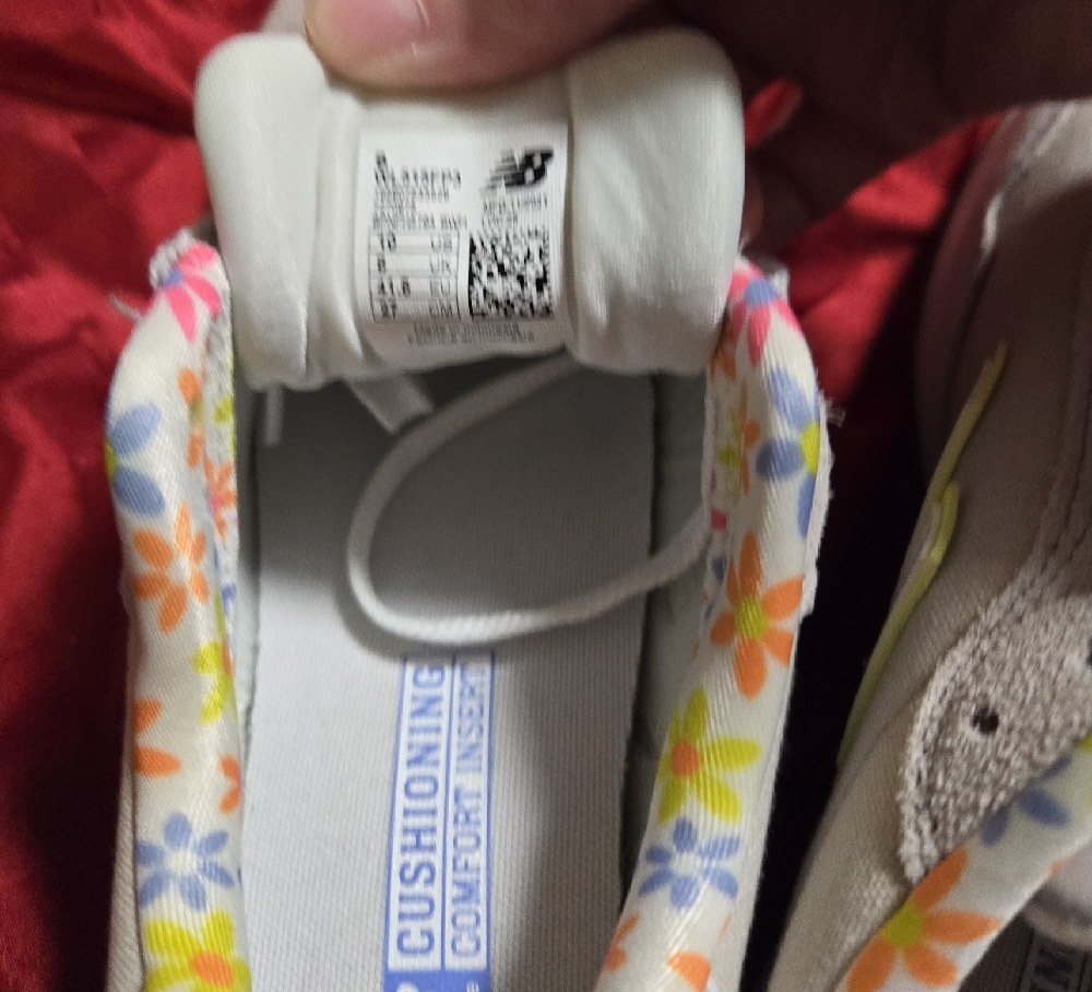Last Cco  Final Price ..NB  Cream Sneakers with Yellow Flower Highlights - Picture 7 of 9